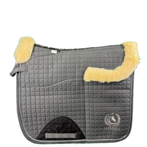 Capreole Lammfellschabracke Dressur – Grau